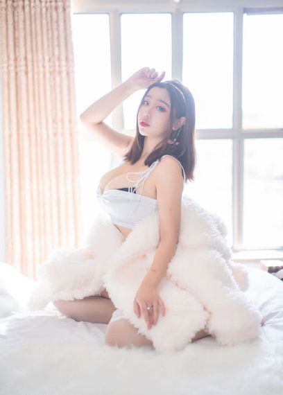 小娇乳h边走边欢1v1爱豆传媒