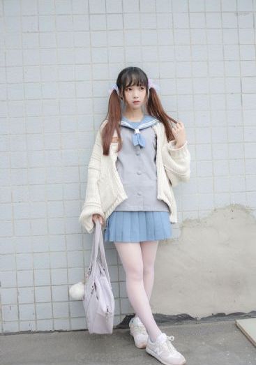 闪耀的她